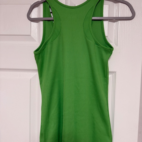 Women’s sport’s top M - Picture 2 of 3